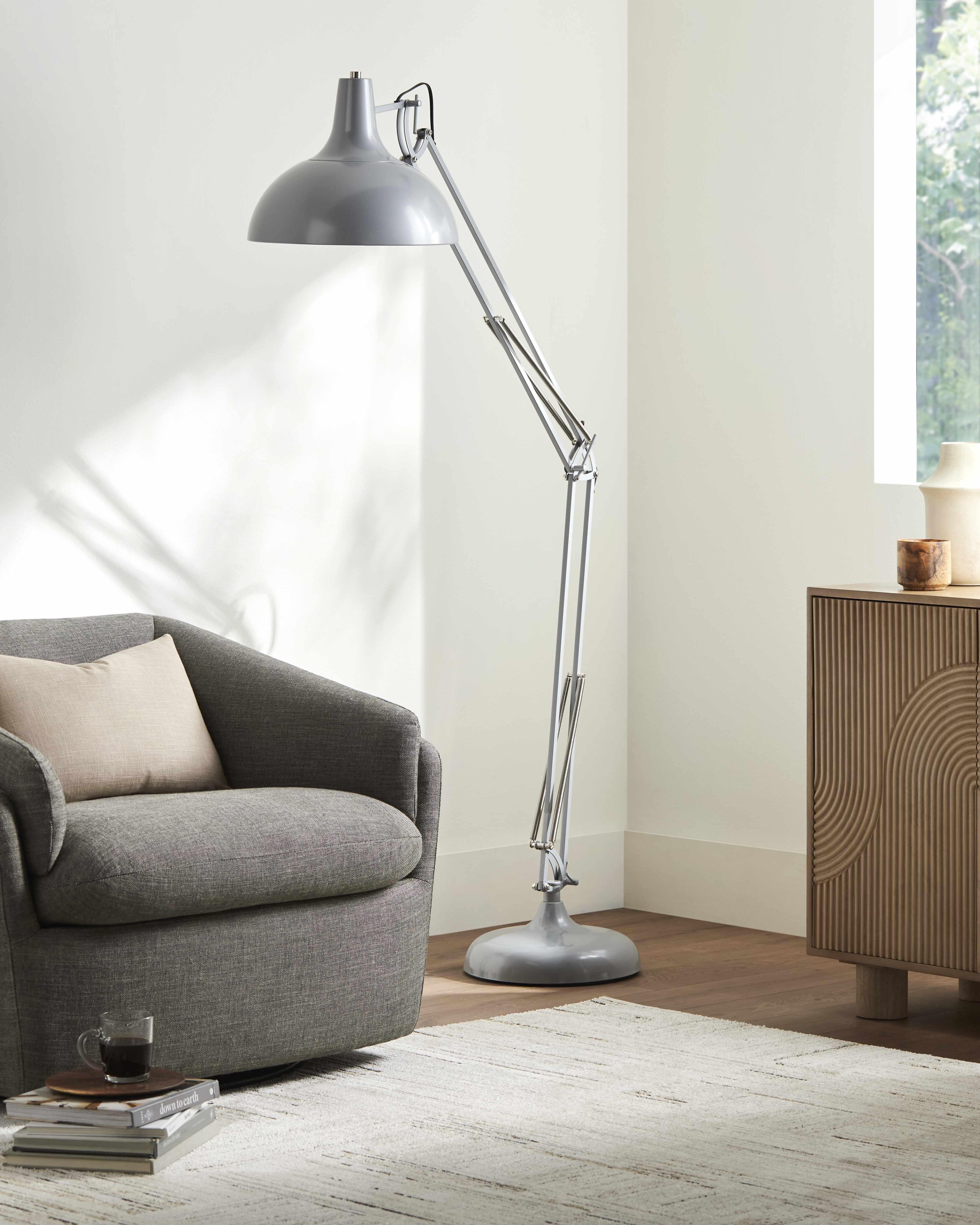 FLOOR LAMP