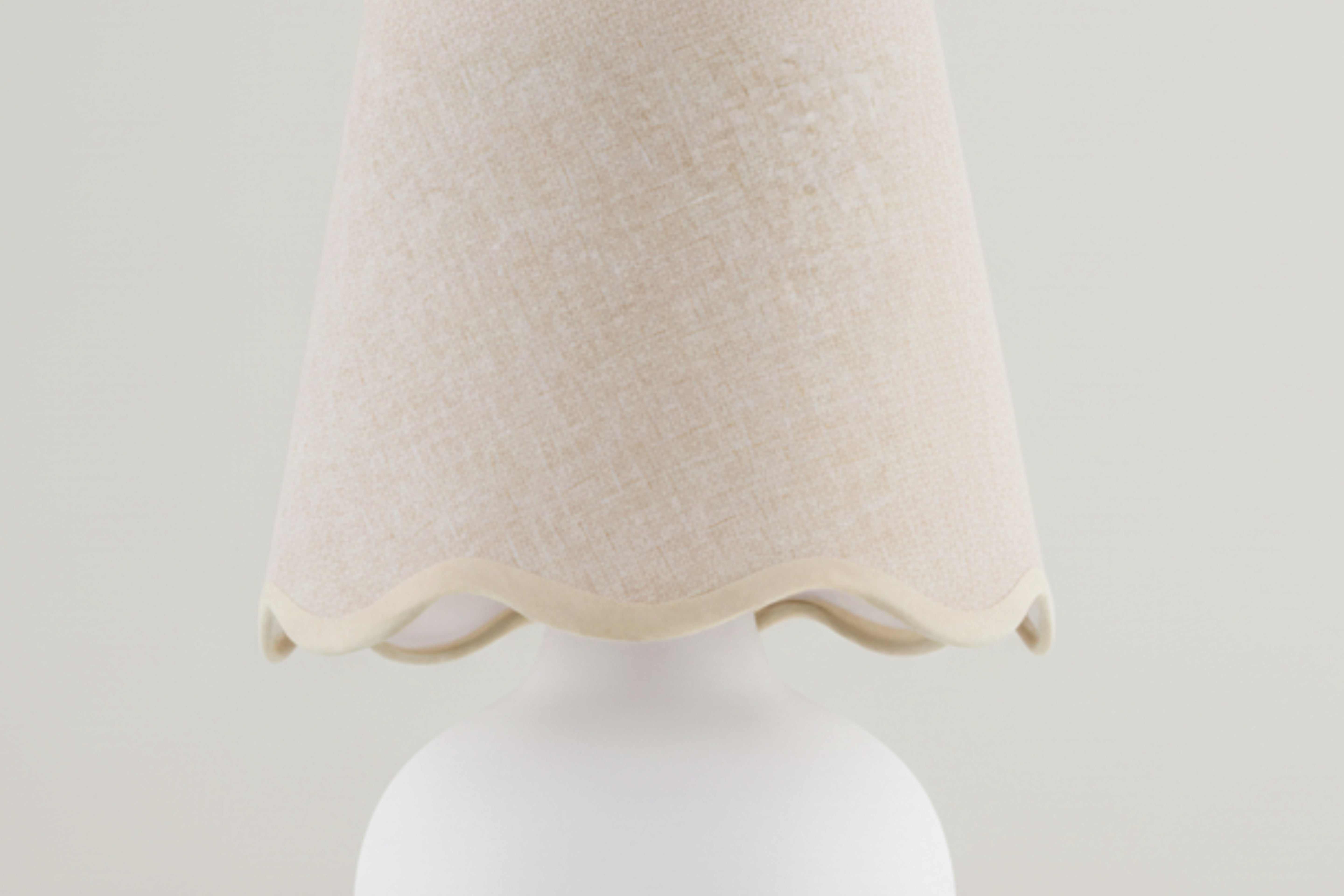Theisseil Pink Table Lamp-2